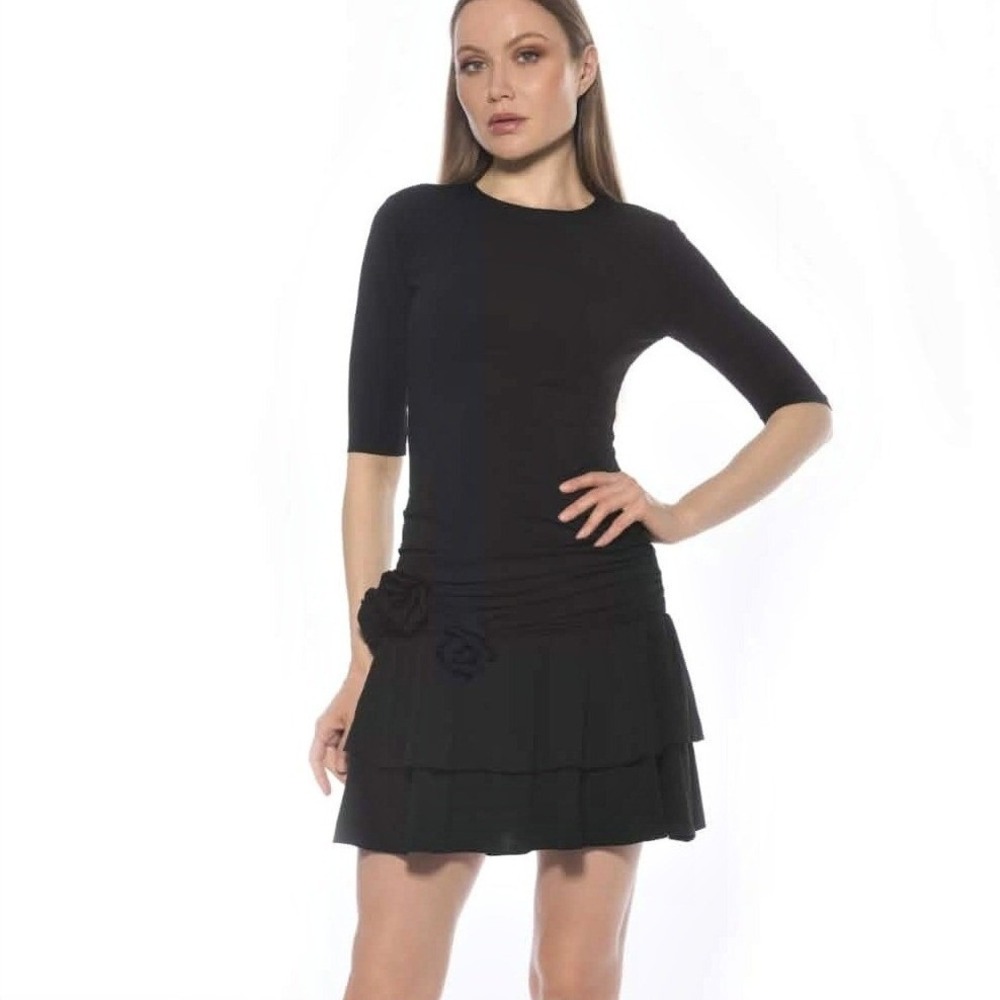 NWT Alexia Admore Tiered Ruffle Dress Medium Lined Half Sleeve Flower Accent New